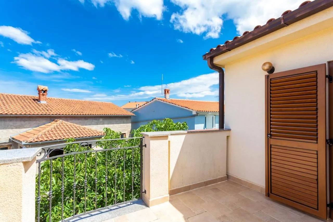 Apartments By The Sea Porat, Krk - 19272 Malinska 0*,  Croazia